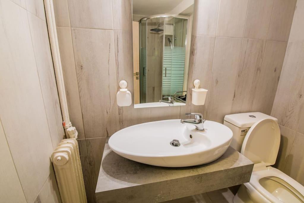 2 Bedrooms Apartment Close To Metro Dafni In 아테네 외부 사진