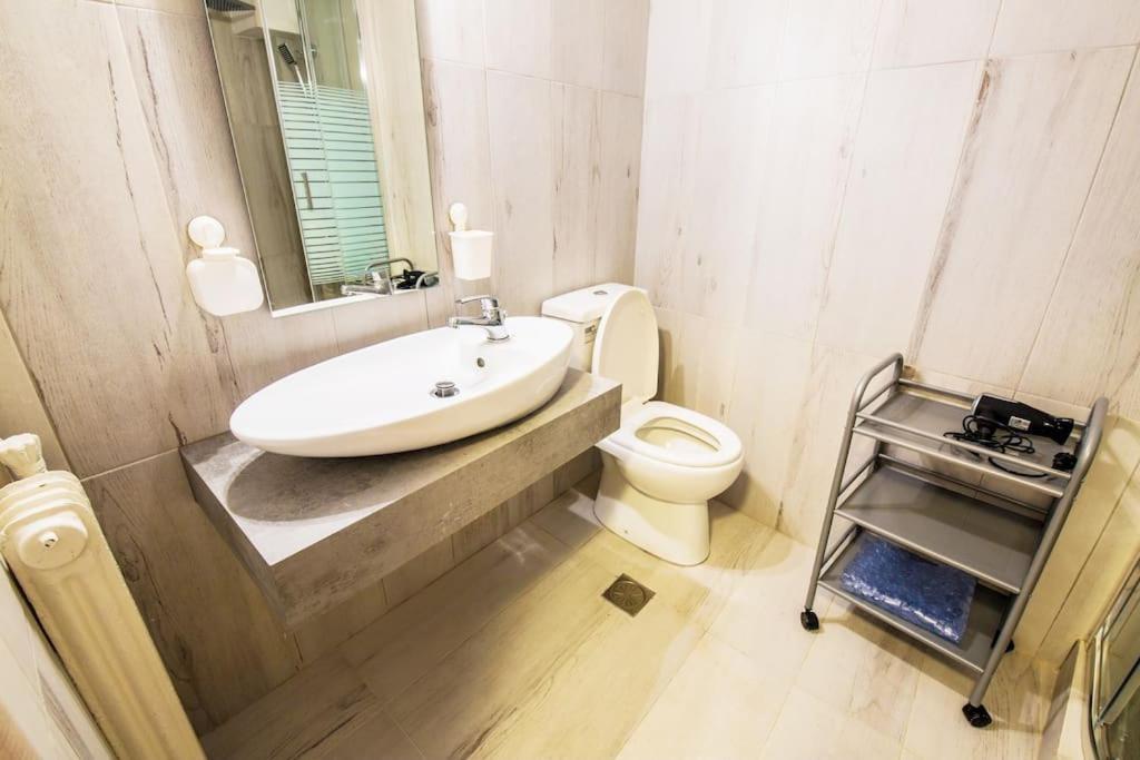 2 Bedrooms Apartment Close To Metro Dafni In 아테네 외부 사진