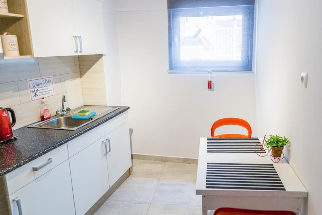 2 Bedrooms Apartment Close To Metro Dafni In 아테네 외부 사진